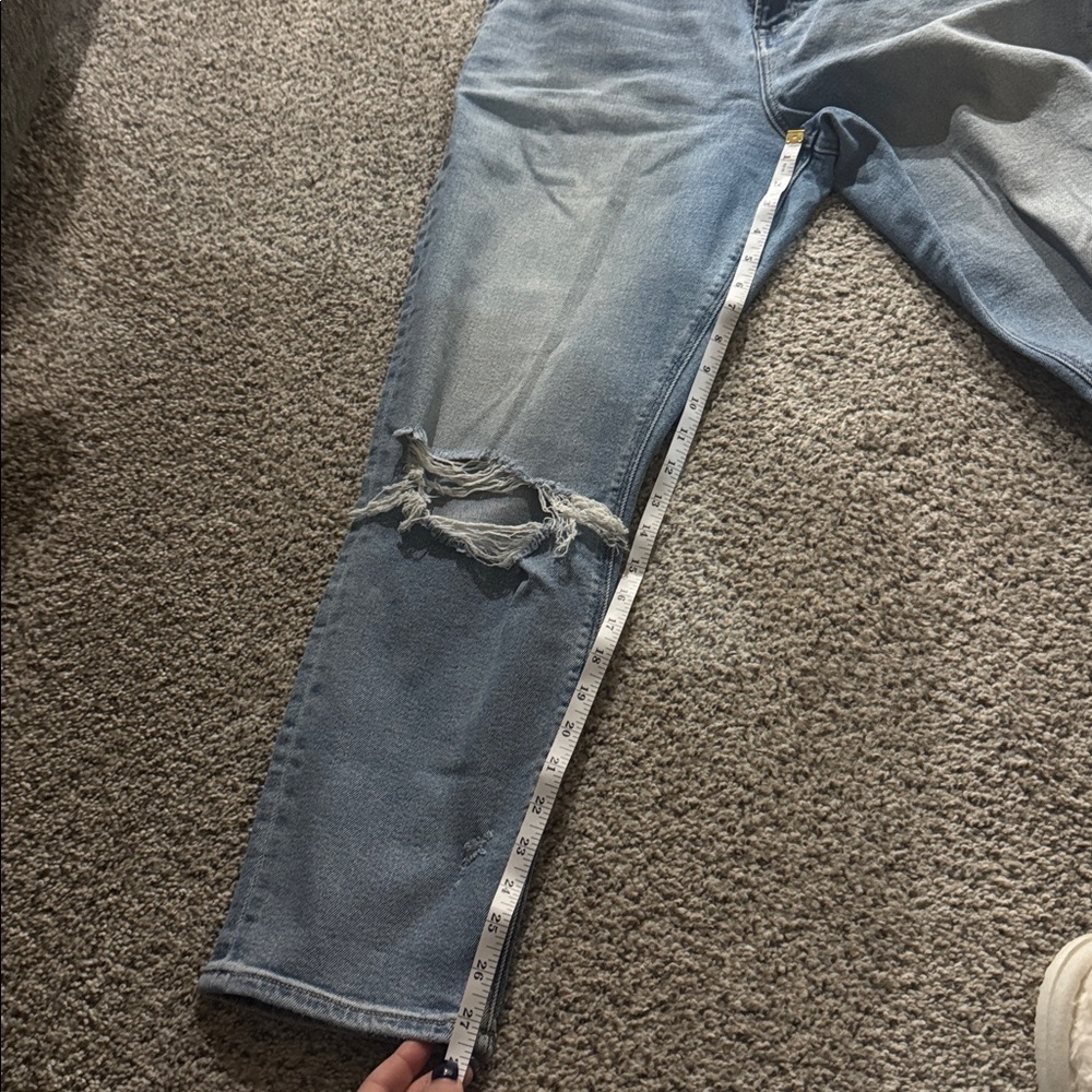 American Eagle Women's Casual Blue Ripped Jeans - Picture 4 of 4